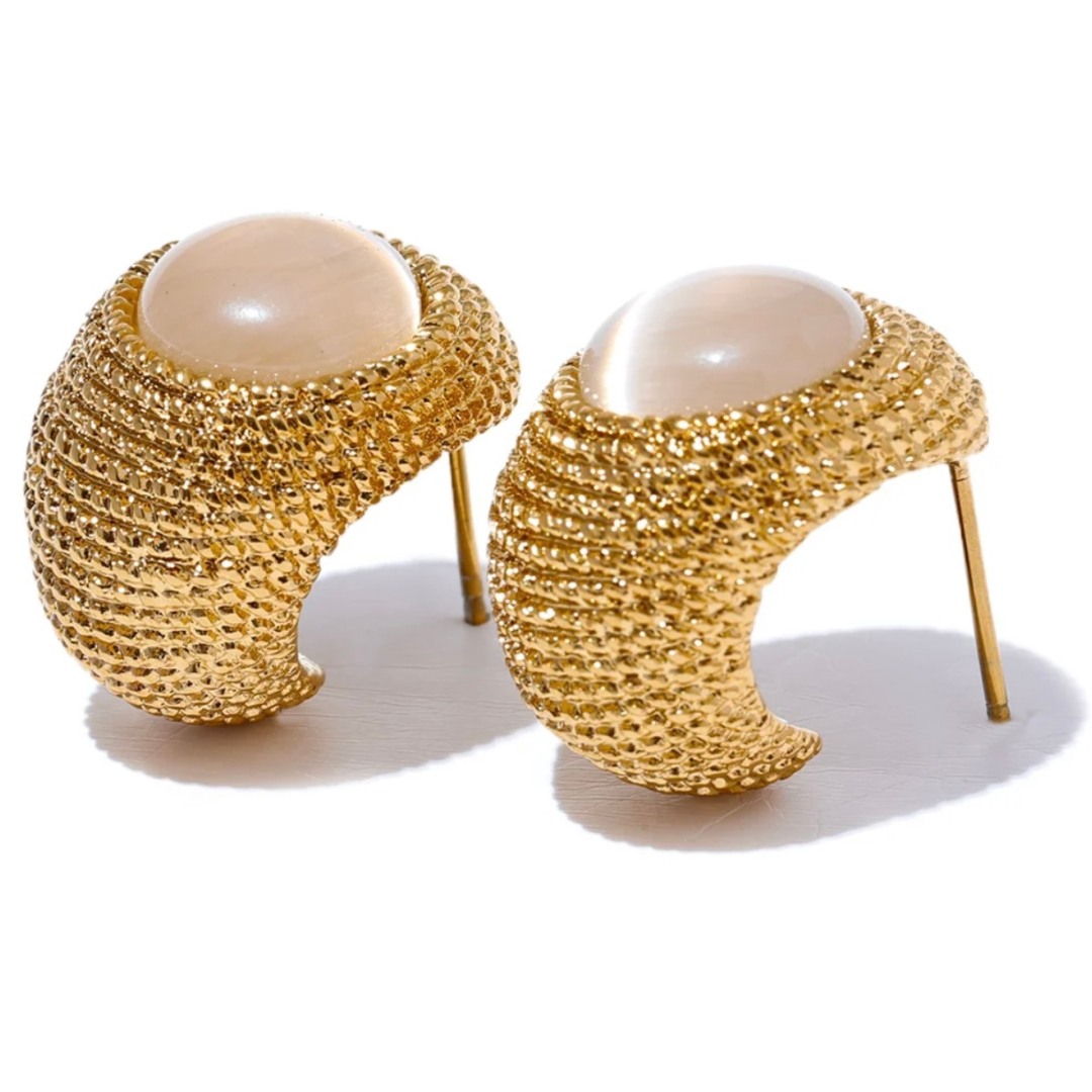 THE VINTAGE PEARL HUGGIES